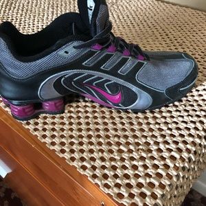 SALE🌟Women’s size 10 NIKE SHOX kicksWORN 1x